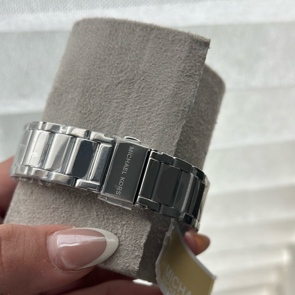 Michael Kors Stainless Ladies Silver Watch - item MK 6658 - Picture 7 of 7